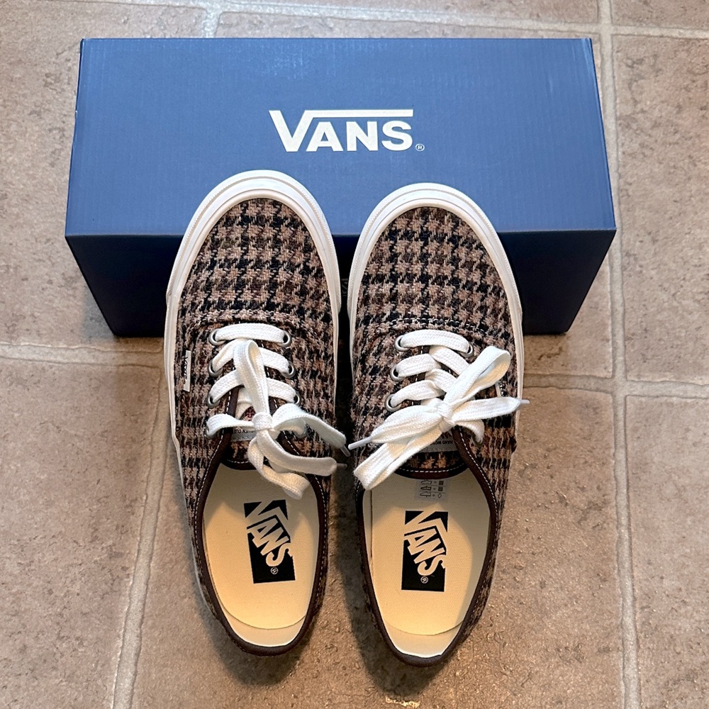 Vans women’s Lx Authentic 44. Size W7.5/M6
